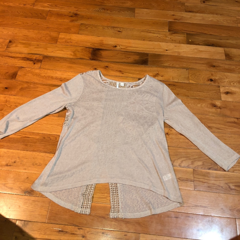 Three-quarter sleeve top with lace back